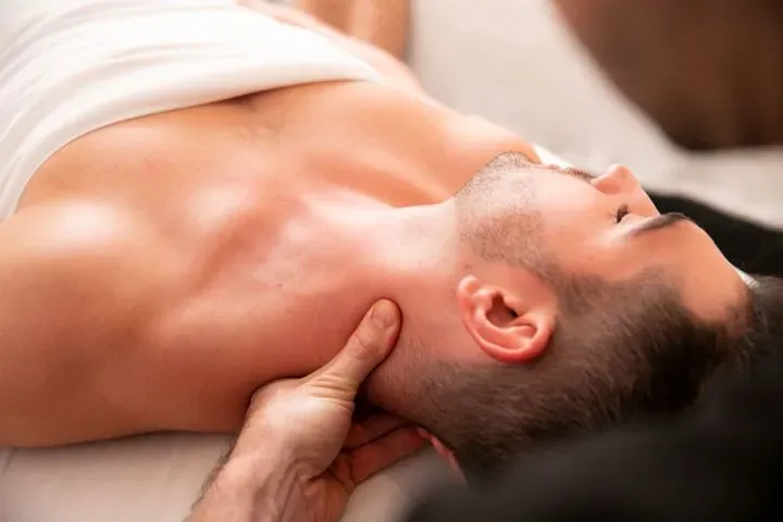 https://cdn.salonspotlight.com/photos/d3jbhhO5FWhVAqJ1IeAK/251ac8da-d4d7-43e7-b2b4-4e11213c27d8_720x720