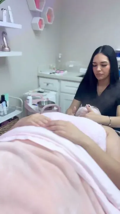 https://cdn.salonspotlight.com/photos/d4wno5kCaYAjNyd2IrbL/f5e23b2c-2ed3-43ed-b917-2ed6a6595ab3_720x720