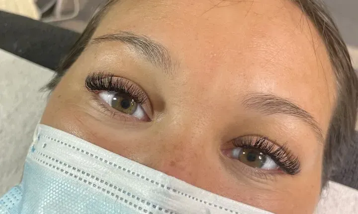 https://cdn.salonspotlight.com/photos/d7MFBwWluXQRklQ5syEC/84e80099-05ab-4e31-9fc2-1e0abd296b93_720x720