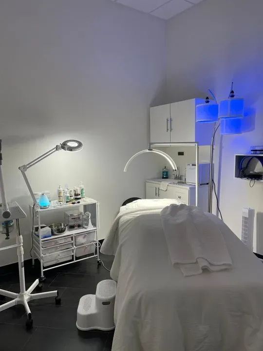 https://cdn.salonspotlight.com/photos/d912JnoO5XfDvbn6JAEF/423654be-133b-4d36-aa4a-7930a80f76bb_720x720