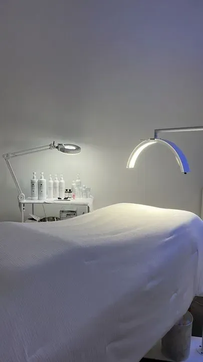 https://cdn.salonspotlight.com/photos/d912JnoO5XfDvbn6JAEF/d725255a-3695-49e3-adda-c449e9c134a0_720x720
