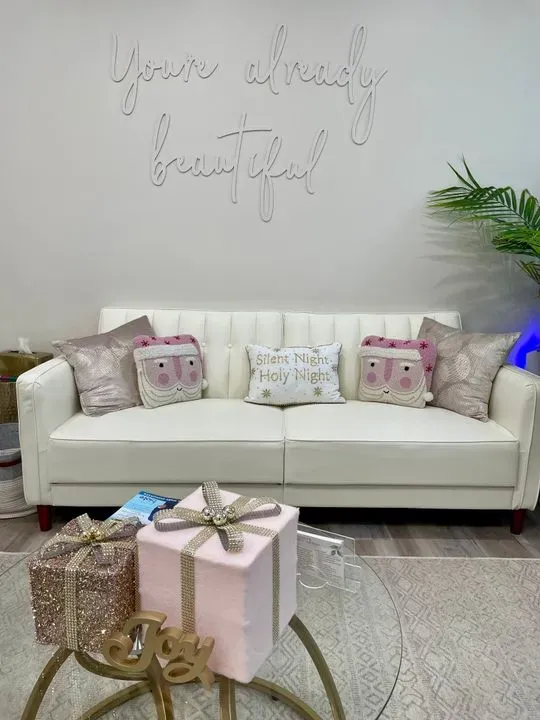 https://cdn.salonspotlight.com/photos/d9R4ikSCmsm6mXECoRPS/661901d6-9c27-4313-acc5-9b8d39a67110_720x720