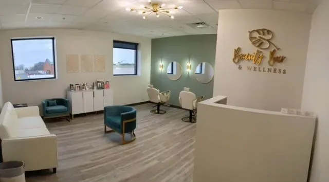 https://cdn.salonspotlight.com/photos/d9R4ikSCmsm6mXECoRPS/ad5e92af-97be-4b0e-a620-820066de43cf_720x720