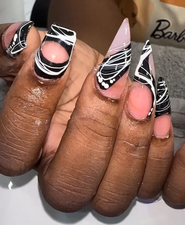 https://cdn.salonspotlight.com/photos/d9cmPFd3TGhrq9wSFrxP/3ecc1c17-894a-4d47-b08a-93dd255369a7_720x720