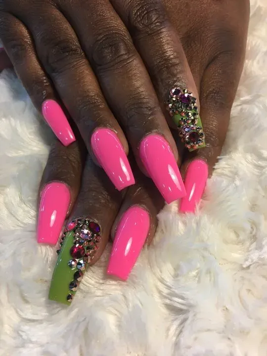 https://cdn.salonspotlight.com/photos/d9cmPFd3TGhrq9wSFrxP/4c928601-18ca-4260-9c35-ec0acf688197_720x720