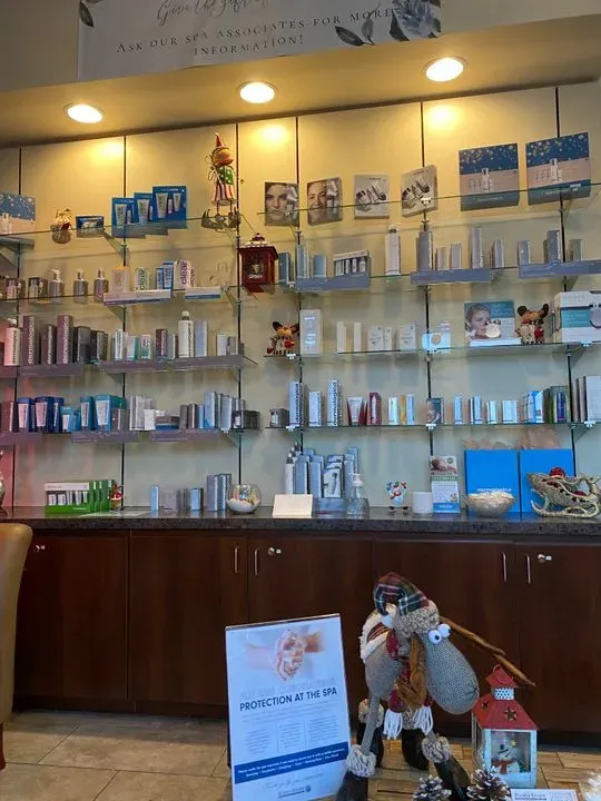 https://cdn.salonspotlight.com/photos/d9fcfOQb0PyAXZA3XQHh/8cf63fd2-4bb2-4bda-896a-964b9df092a1_720x720