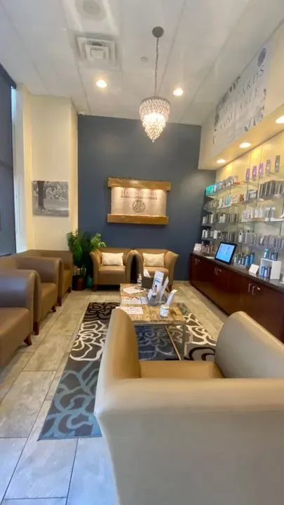 https://cdn.salonspotlight.com/photos/d9fcfOQb0PyAXZA3XQHh/e2fdd3b2-b2af-412c-b69c-38c3bb0376cf_720x720