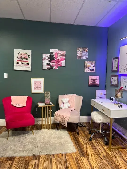 https://cdn.salonspotlight.com/photos/dALwQzjWOfVLWKwh4c5a/6fec5c1e-20bc-4739-b234-ef993353e13f_720x720