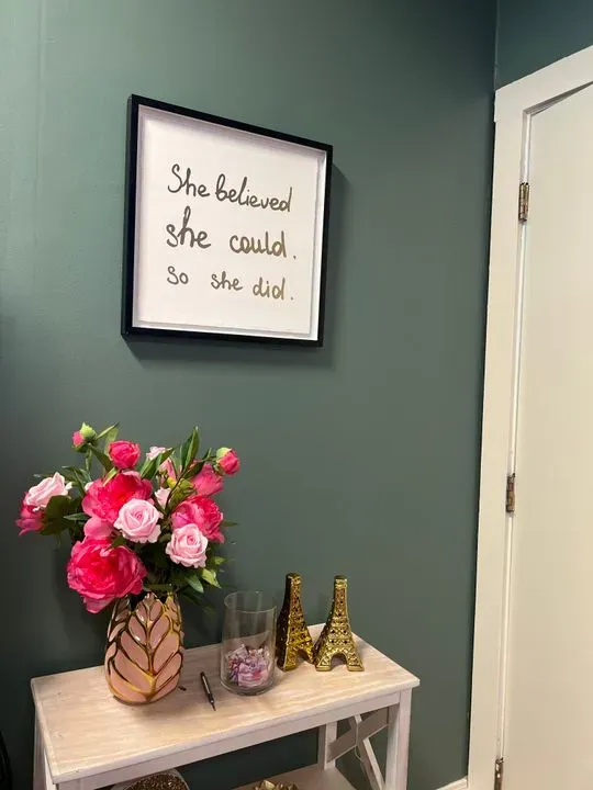 https://cdn.salonspotlight.com/photos/dALwQzjWOfVLWKwh4c5a/f4f7139c-abbe-48e6-ad44-40320cc30f2e_720x720