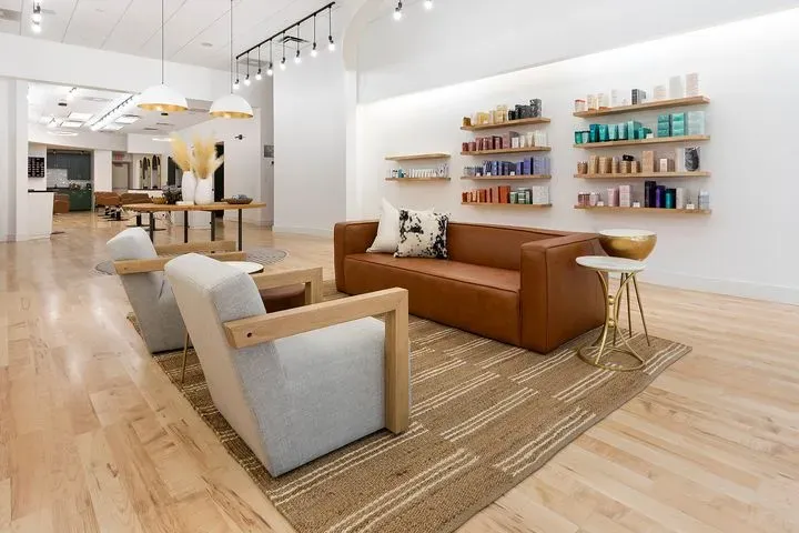 https://cdn.salonspotlight.com/photos/dB5i8eENCyTCECdSM6tg/ada59365-9d32-478d-a918-f22f0470358b_720x720