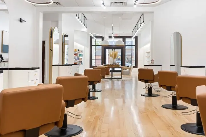 https://cdn.salonspotlight.com/photos/dB5i8eENCyTCECdSM6tg/f18155a9-8788-44f9-a7a2-d7be3fce6873_720x720