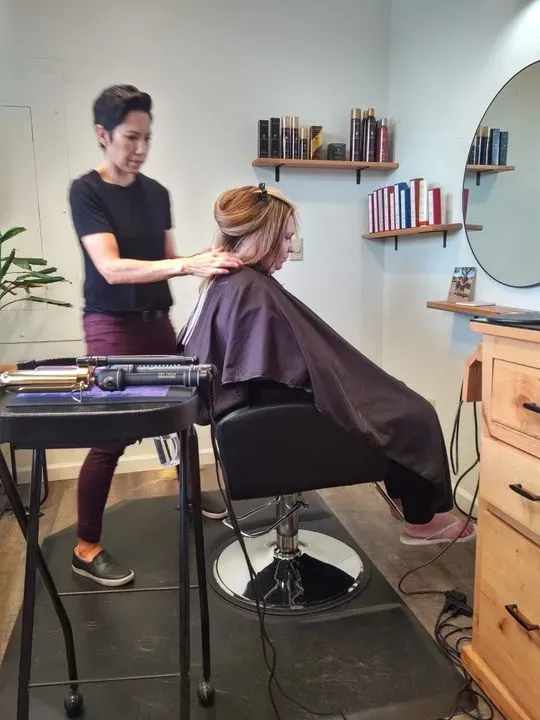 https://cdn.salonspotlight.com/photos/dD7M4tjQbGzyzsMmhIqo/0fac453b-fe58-4612-a9d6-3ea1037526a0_720x720