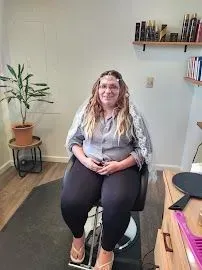 https://cdn.salonspotlight.com/photos/dD7M4tjQbGzyzsMmhIqo/9f55624b-abb6-4951-bc43-84b686acff89_720x720