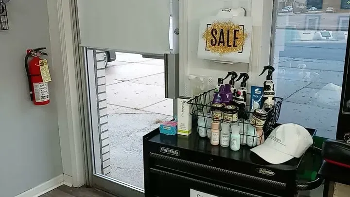 https://cdn.salonspotlight.com/photos/dHPn0V37COwAEjp9XAnO/91deac7f-ade5-4d84-adf2-19b2a83babf1_720x720
