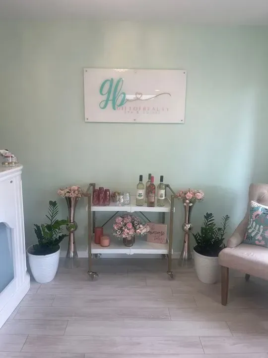 https://cdn.salonspotlight.com/photos/dHt4mC4Ghs6ykztirumu/201dbfbe-ef43-44b4-a949-941199381757_720x720