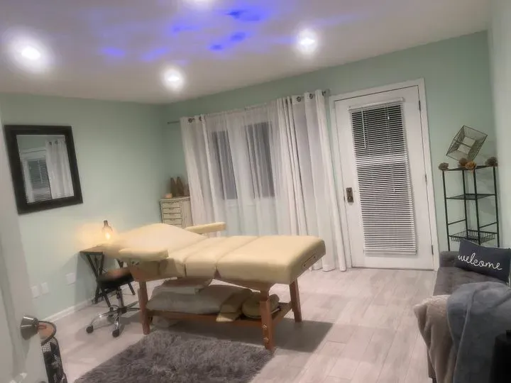 https://cdn.salonspotlight.com/photos/dHt4mC4Ghs6ykztirumu/ca4fcd54-1669-43ae-8171-9b5c75ec7dec_720x720