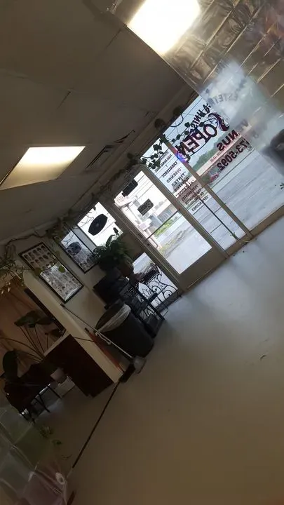 https://cdn.salonspotlight.com/photos/dJQSCJk1MaYaAgFO9I42/0e5c09e2-0e10-4d66-8892-87a700d21b97_720x720