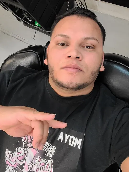 https://cdn.salonspotlight.com/photos/dJQSCJk1MaYaAgFO9I42/d129e9db-5cb5-4704-bfc7-b7482bc93d65_720x720