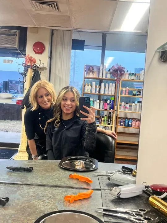 https://cdn.salonspotlight.com/photos/dJcXMgSGbOzdu9FYRzrD/622e9fe2-0d4b-4140-ac5b-7860f1d2104c_720x720