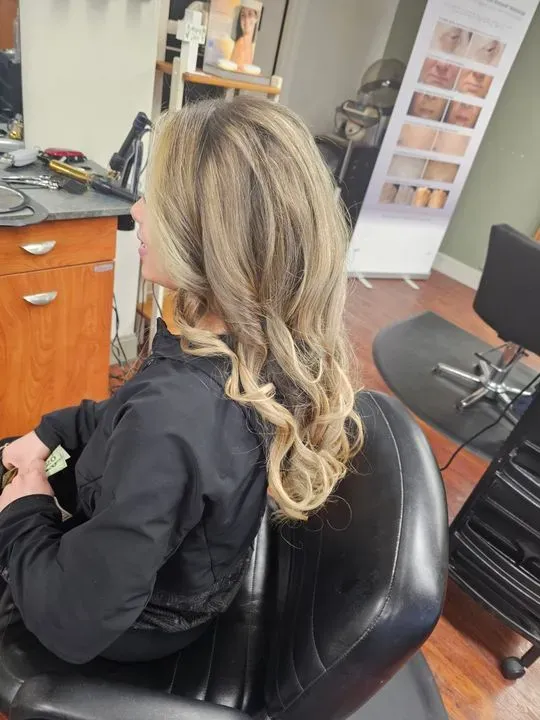 https://cdn.salonspotlight.com/photos/dJcXMgSGbOzdu9FYRzrD/93aba742-29bb-4a1f-bcfc-8a9a494bef24_720x720