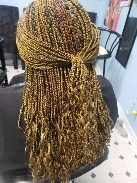 https://cdn.salonspotlight.com/photos/dK3W3JwzZ372RBUMhWbi/aa094748-070c-499f-9a8f-c7ac22af84a6_720x720
