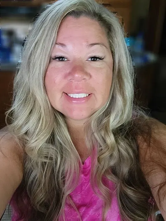 https://cdn.salonspotlight.com/photos/dLY0BerxGMraeFjSpO2g/bacd62cc-0242-4418-84da-a3a4e9649398_720x720