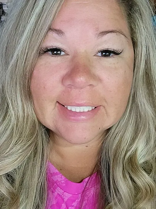 https://cdn.salonspotlight.com/photos/dLY0BerxGMraeFjSpO2g/ed0da23c-b8d1-4eee-9be5-0be3baef6e20_720x720