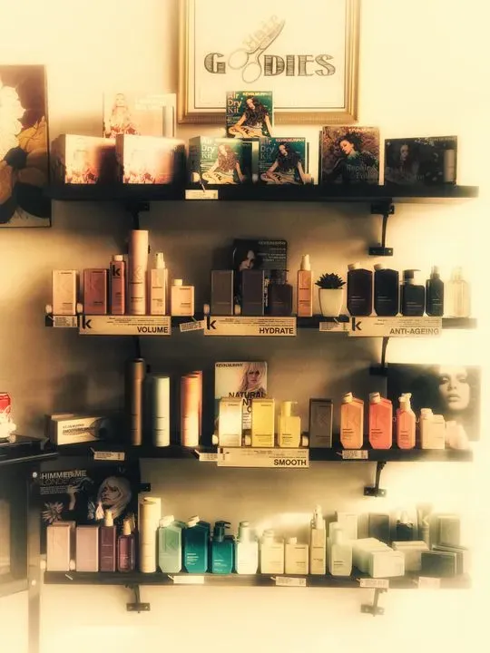 https://cdn.salonspotlight.com/photos/dMCwfWL3V8W9ac8TD71P/bf37719d-dd0e-4ad9-be6a-48fe3be6afec_720x720
