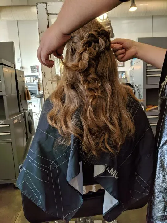 https://cdn.salonspotlight.com/photos/dMCwfWL3V8W9ac8TD71P/c6890416-af4b-42dc-aae8-4a8d050cde3a_720x720