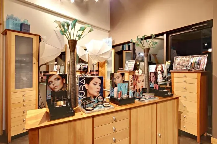 https://cdn.salonspotlight.com/photos/dNSmzcMl7M0FPCbhkSqo/1dd4bf96-b926-4036-8c63-076117a6a273_720x720