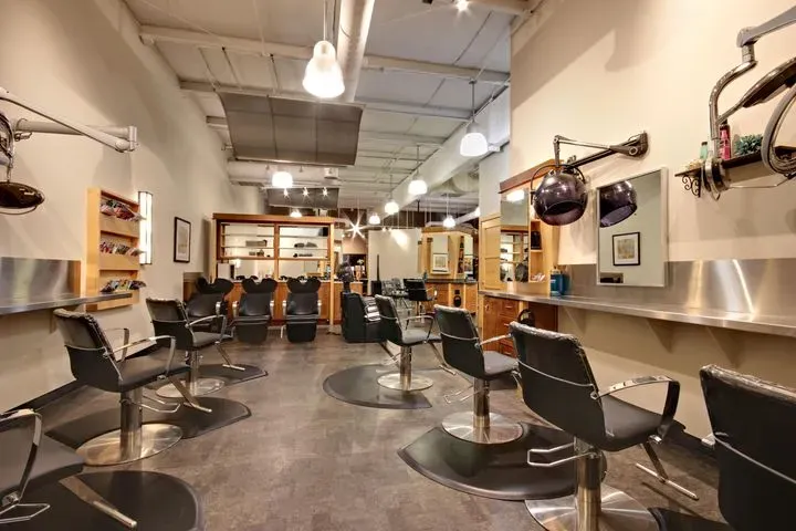 https://cdn.salonspotlight.com/photos/dNSmzcMl7M0FPCbhkSqo/8f1ef84c-6214-4090-b918-12a37ab91064_720x720