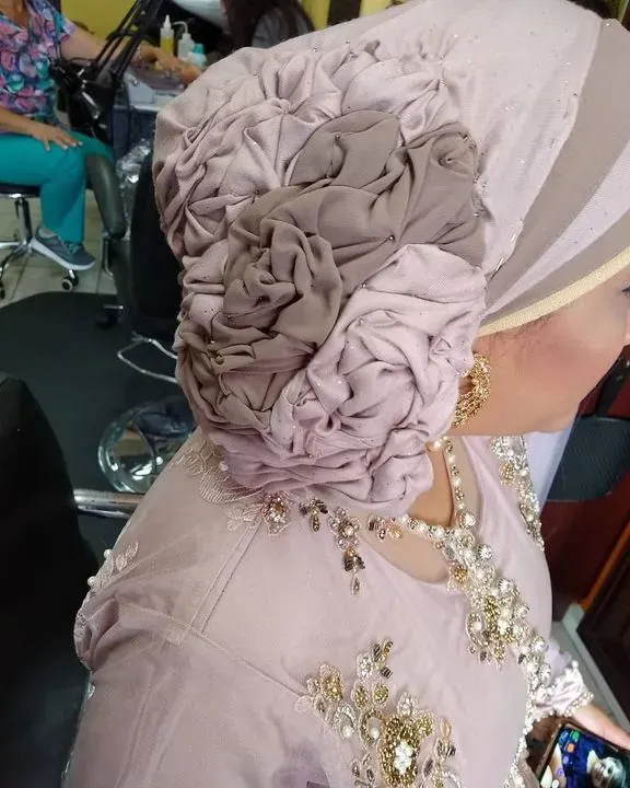 https://cdn.salonspotlight.com/photos/dP4yhwyU8cFJi1GQQQj6/b08ba52b-d7ed-4edd-9a9b-9cdf3673eec3_720x720