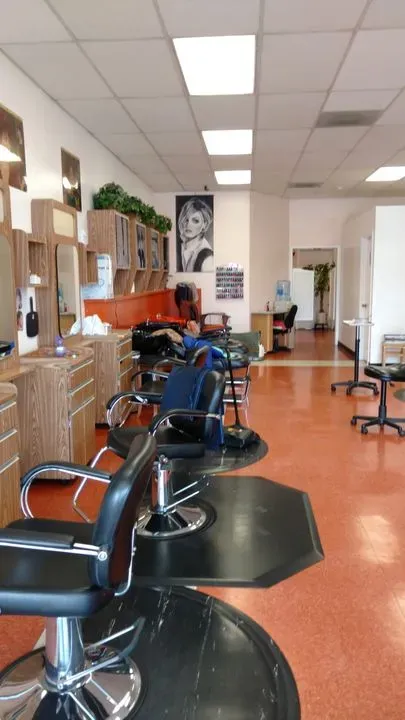 https://cdn.salonspotlight.com/photos/dQoEq9sctvNcYMnOYhik/0ed9b32c-e671-4158-aac0-6d47d4129604_720x720