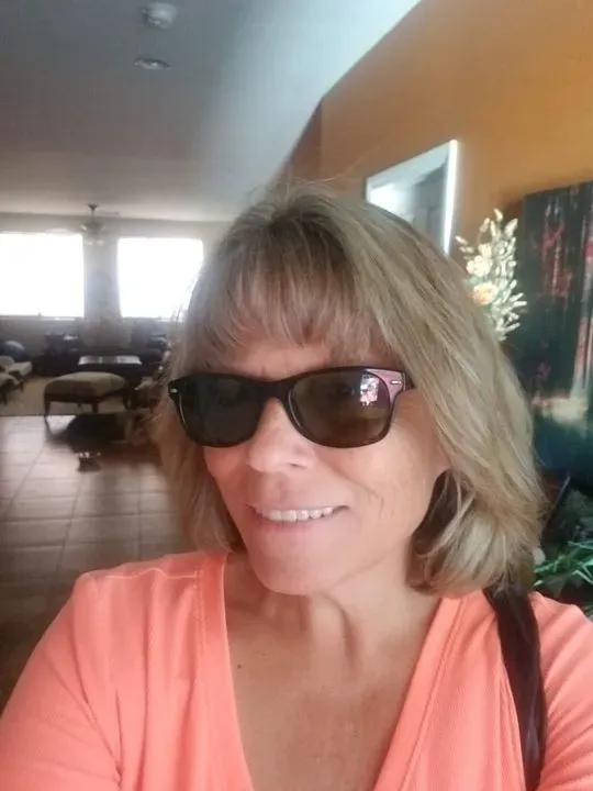 https://cdn.salonspotlight.com/photos/dQxwRGYjRDlAPSToi0fY/841b85ed-abda-42d1-a8a2-88c3ae1bcc95_720x720