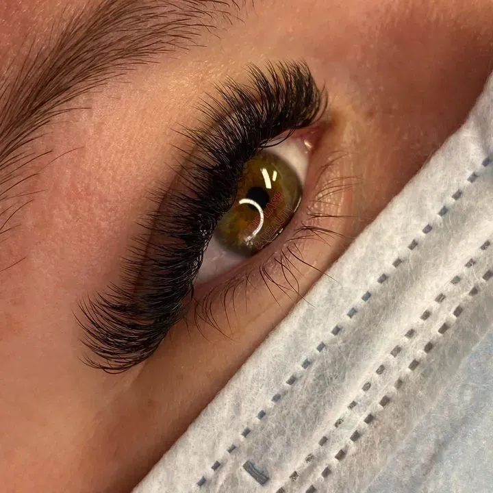 https://cdn.salonspotlight.com/photos/dRcSf0acYlptuYmKJHM4/5aa817eb-e5c2-4f9e-92c1-012e9b05f740_720x720