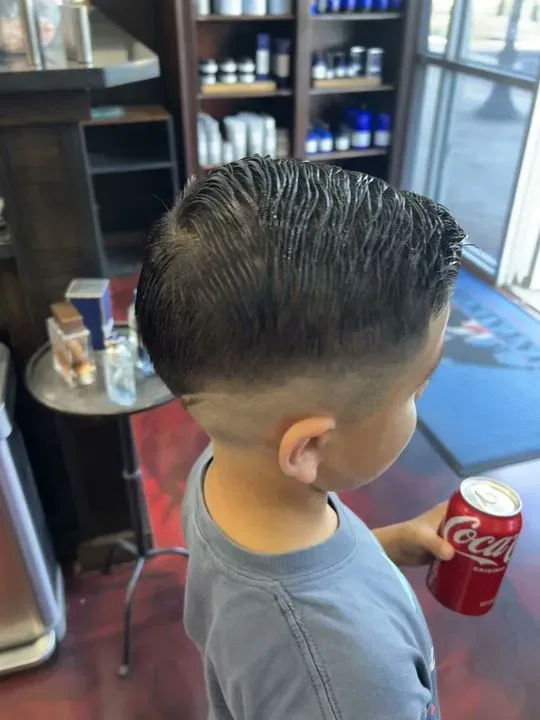 https://cdn.salonspotlight.com/photos/dSIARaOy3DmEgJW2lN0U/6f551f94-446c-469b-b73f-d7279412d127_720x720