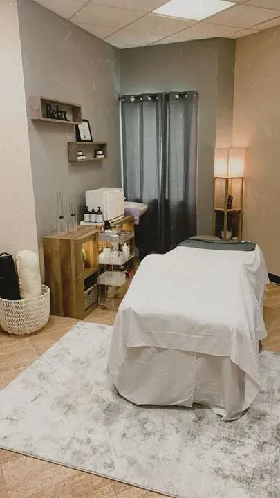 https://cdn.salonspotlight.com/photos/dSeynRR35BkzAPpwPGDs/16fc1b6f-3157-496f-99cc-80cb8478d6c5_720x720