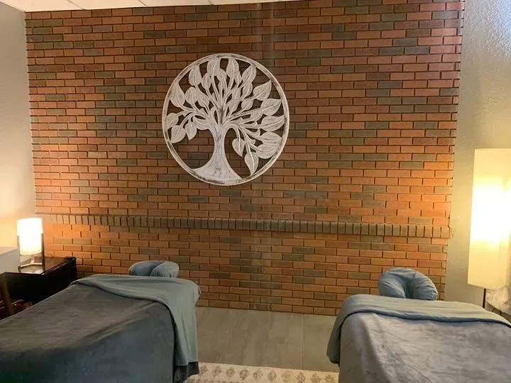 https://cdn.salonspotlight.com/photos/dSeynRR35BkzAPpwPGDs/da577edc-8859-4b69-8b87-609d338ecded_720x720