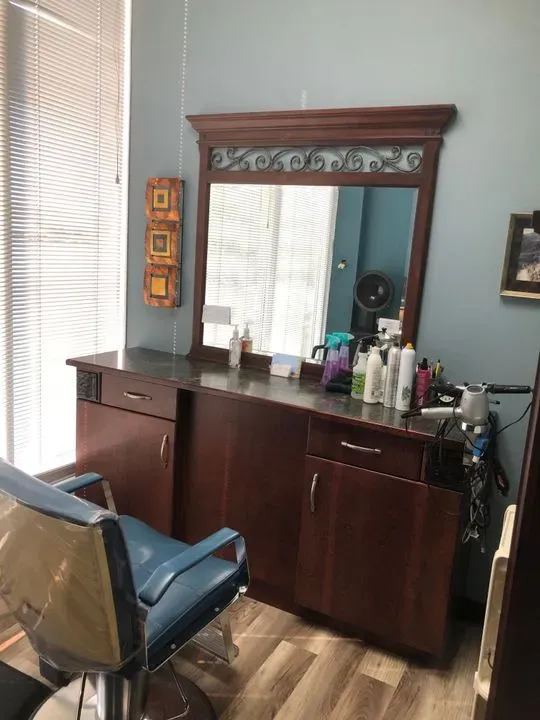 https://cdn.salonspotlight.com/photos/dSxs5T7MFj5HLVk5XcZU/95c0d06b-da24-4e28-8ba1-00408b121cce_720x720