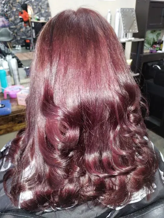 https://cdn.salonspotlight.com/photos/dT6zCdpMJVAm36EZNgRH/da3dd164-d736-4638-9f0f-d520bf43771c_720x720