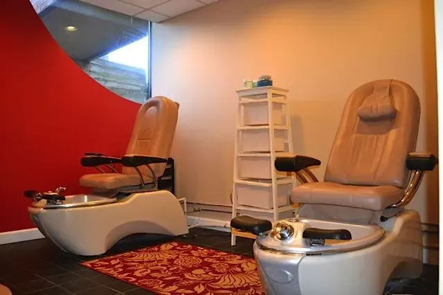 https://cdn.salonspotlight.com/photos/dVQJ5Iuowf9vjBAJdjjs/d74677a7-d782-4be0-8d59-44136719fba4_720x720