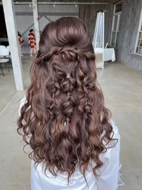 https://cdn.salonspotlight.com/photos/dY2ryKTYdmPjmvRV9Bpa/72b9e2c4-f992-474d-b0a7-5f7d5f1741ea_720x720