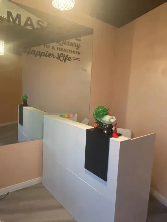 https://cdn.salonspotlight.com/photos/dYY7HNo14Ex8VxWnYLo6/70ed7e3d-eaeb-4581-ad14-7faf80aa4bf4_720x720