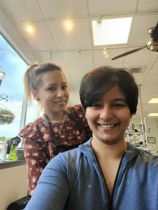 https://cdn.salonspotlight.com/photos/dZvvnZfvVUCzINpbwcu8/47b2c331-8819-426f-bb5b-658e2756c173_720x720