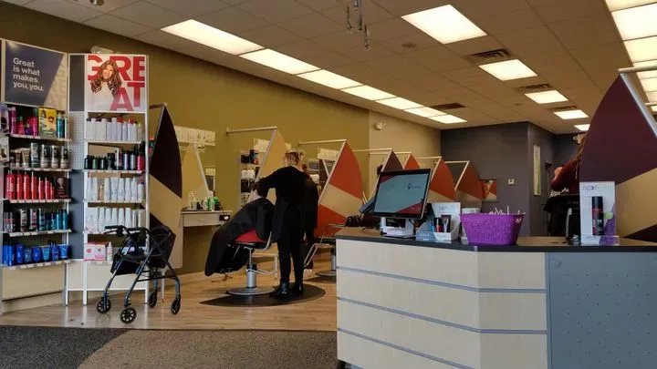 https://cdn.salonspotlight.com/photos/daBsiBGO3p8lRIswwLgx/17925cea-6559-44e5-9a6a-d4221a983fff_720x720
