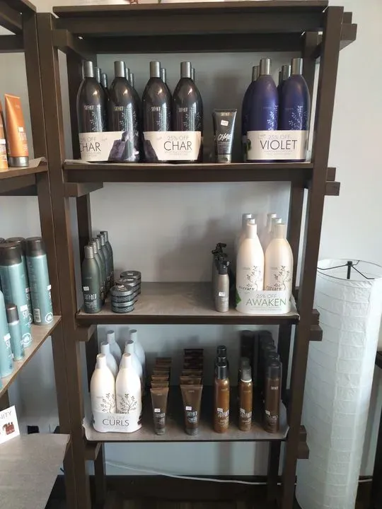 https://cdn.salonspotlight.com/photos/dbg4wvvHKrxvnI4yLnLJ/6e12513e-cb03-4134-8132-5c3cbcb6bb31_720x720