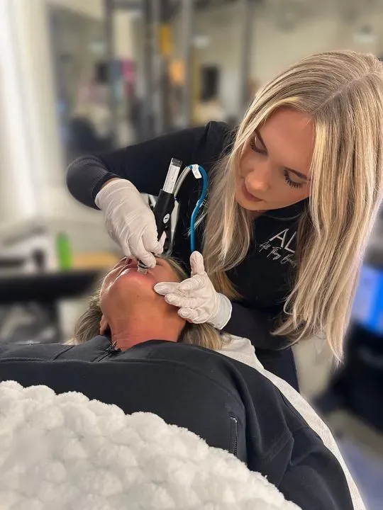 https://cdn.salonspotlight.com/photos/dbgPQAfEuLc9tAtUADT6/088c6834-2410-485b-a3a6-815b5ec815dc_720x720