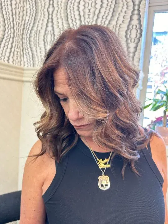 https://cdn.salonspotlight.com/photos/dcfhjbRsk4sxtyXfKMS3/49771d6d-6cab-4668-9586-4734b4e47b27_720x720