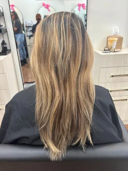 https://cdn.salonspotlight.com/photos/dcfhjbRsk4sxtyXfKMS3/8d2f9334-194d-47b1-9210-10bfa6155e92_720x720