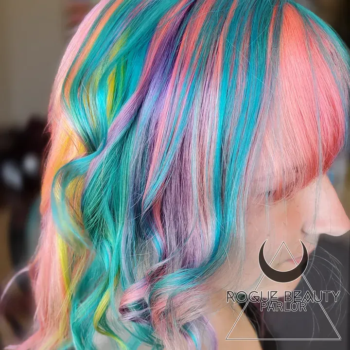 https://cdn.salonspotlight.com/photos/dciBaZv2IF7D1l0nLRUS/e2391f03-e133-4cb8-9ab9-3383fa8ab2fd_720x720